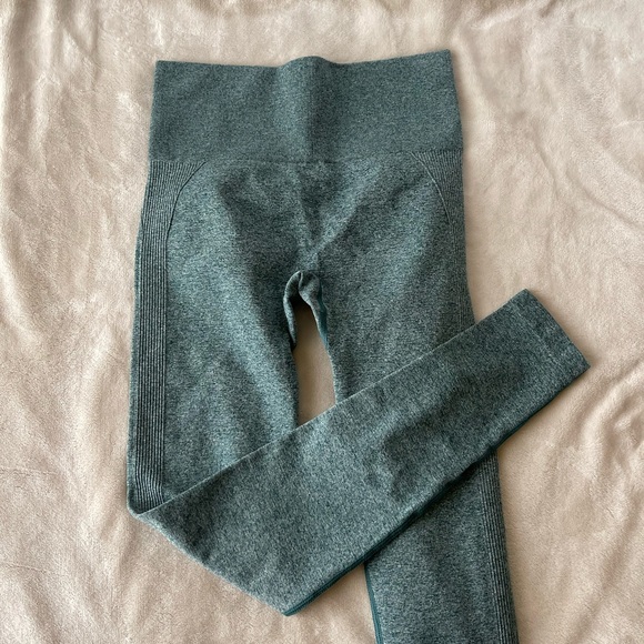 Revenge body butt lifting leggings - Picture 2 of 3